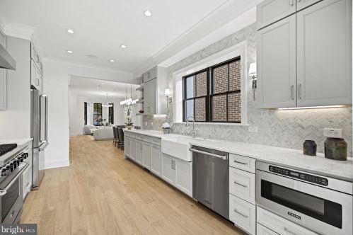 1632 15th St, Washington DC  20009-3850 exterior