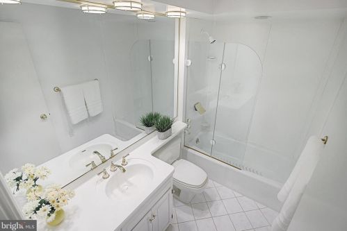 869 Fairview Dr, Hanover PA 17331-9747 exterior