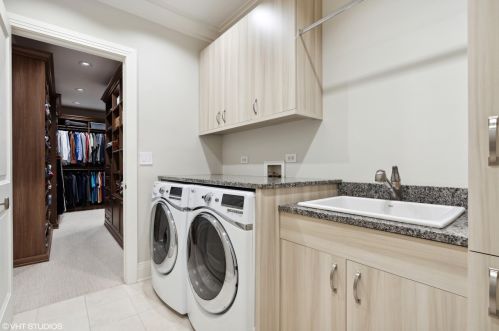 2900 Hermitage Ave, Chicago IL 60609-2733 exterior