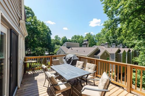 82 Dunwoody Spg, Atlanta GA 30328-4529 exterior