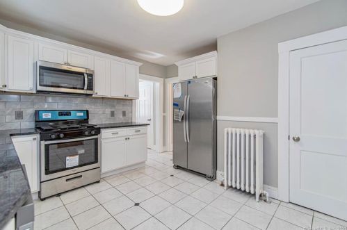 23 Holl St, Manchester CT 06040-5325 exterior