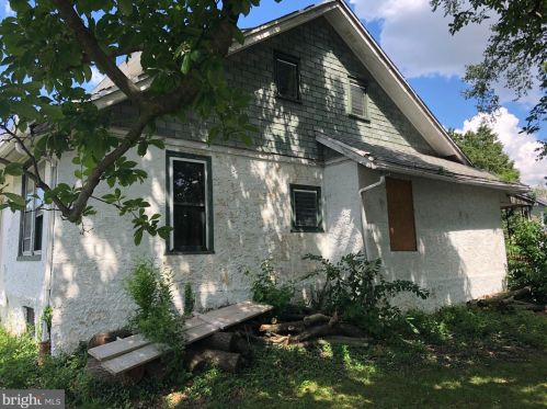 25 Roland Rd, Chester, PA 19015-3225