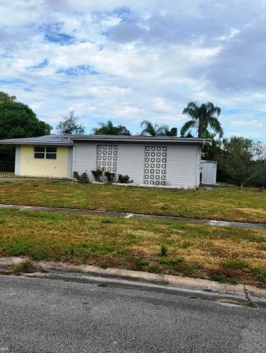 151 Lobster Rd, Fort Pierce, FL 34983-1717