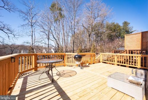 7312 Mallory Cir, Alexandria VA 22315-4704 exterior