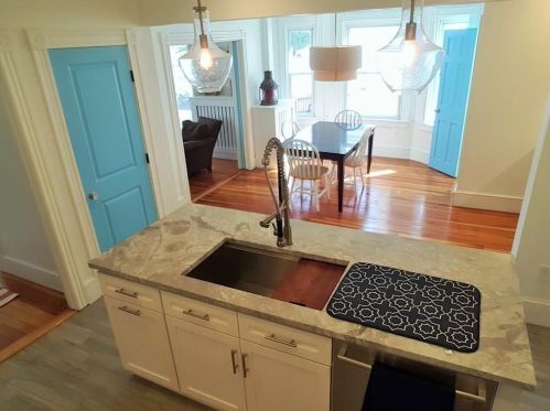 19 Carroll Ave, Middletown, RI 02840-4062