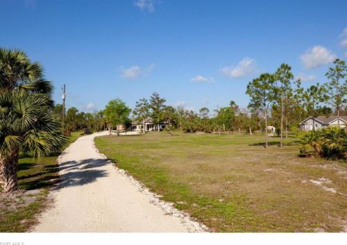 973 16th St, Naples, FL 34117-9479