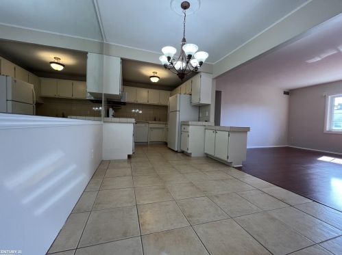 2309 Walton Blvd, Rochester MI 48309-1448 exterior