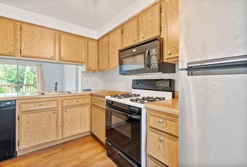 501 Bonnie Brae Dr, Moon Twp PA  15108-3851 exterior