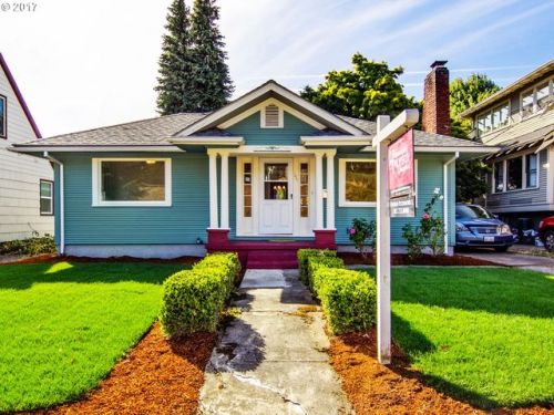 1601 60 Ave, Portland OR  97219-6723 exterior