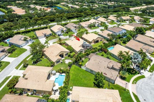 9137 Cove Point Cir, Boynton Beach FL 33472-2763 exterior