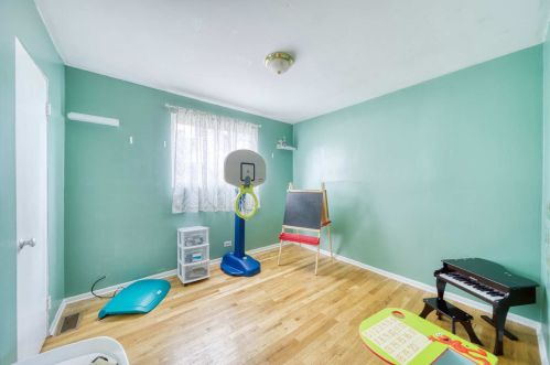 1000 8 Ave, Broadview IL 60153-1903 exterior