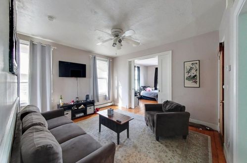 9 Lincoln St, Middletown RI 02840-2628 exterior