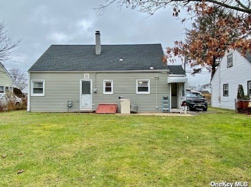 87 Regent St, Valley Stream NY 11580-4029 exterior