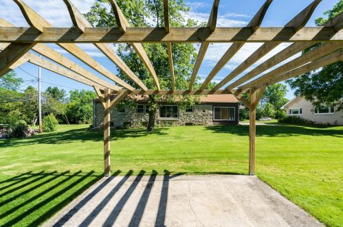 219 Daphne Rd, Milwaukee WI 53209-3346 exterior