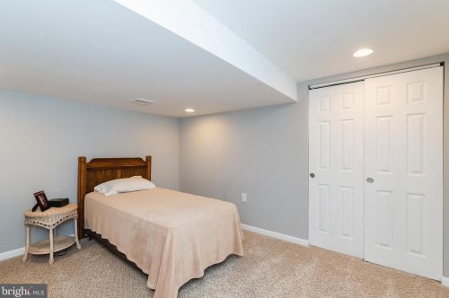 33 Vly Vw Dr, Hanover PA 17331-8307 exterior