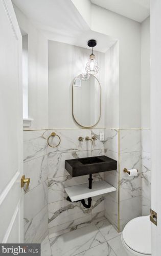 716 56th St, Philadelphia PA  19143-2508 exterior