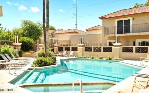 10410 Cave Creek Rd, Phoenix AZ  85020-1644 exterior