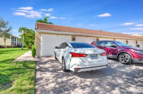 2345 Magnolia Ln, Naples FL 34112-8701 exterior