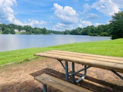 582 Shr Rd, Lithonia GA 30058-5991 exterior