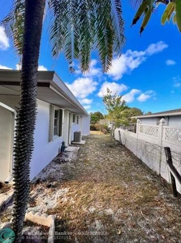 124 Lobster Rd, Fort Pierce FL  34983-1718 exterior