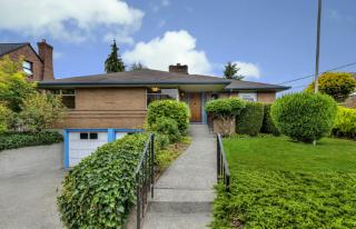 3435 38 Ave, Seattle WA  98105-2204 exterior