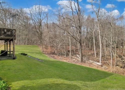 36 Laurel Dr, Upper Stepney CT  06468-1650 exterior