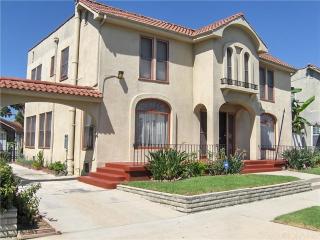 1045 Arlington Ave, Los Angeles, CA 90019-3513