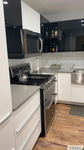 352 College Dr, Edison NJ  08817-5926 exterior