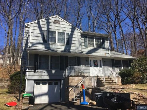 7 Malcolm Pl, Mahwah NJ  07430-1958 exterior