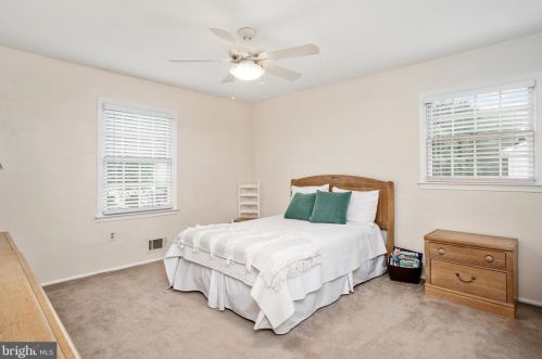 50 Crestwood Dr, Trenton NJ 08690-1938 exterior