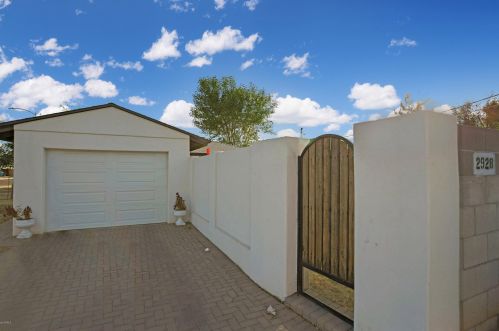 2928 18 Ave, Phoenix AZ 85015-5247 exterior