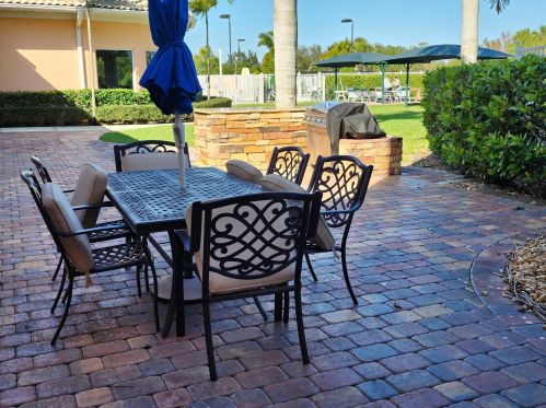 10701 Hartwick Dr, Fort Pierce FL 34987-1924 exterior