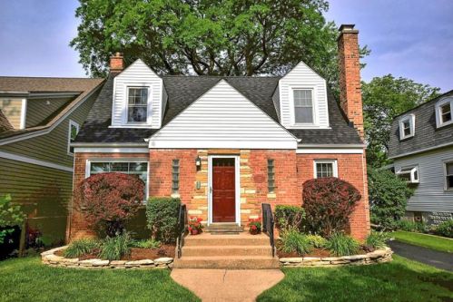 222 Highland Ave, Elmhurst IL  60126-2554 exterior