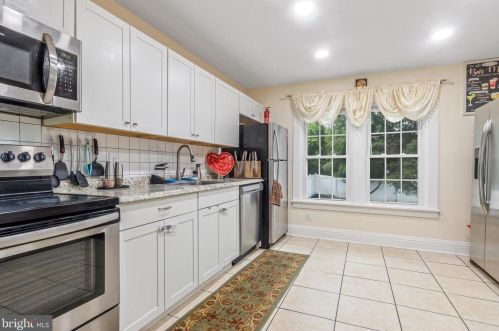 302 9 St, Chester PA 19013-1712 exterior