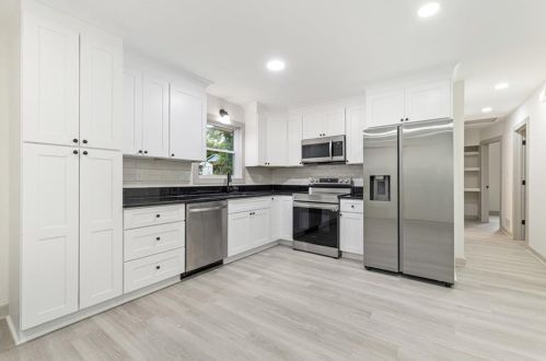 2014 Jones Rd, Atlanta GA  30318-5910 exterior