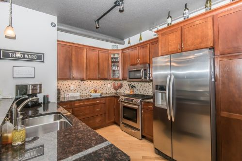 102 Water St, Milwaukee WI  53202-6054 exterior