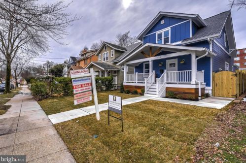 2718 17th St, Washington, DC 20018-2026