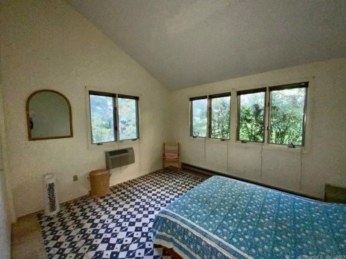 278 Cliffside Dr, Torrington CT 06790-2243 exterior