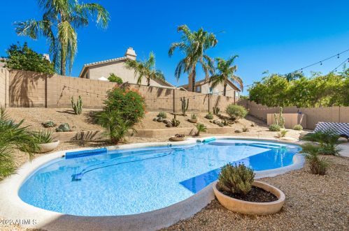 4564 Chisum Trl, Phoenix AZ  85050-8525 exterior