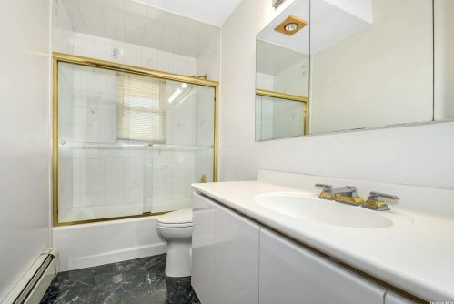 28 Gaymor Ln, Commack NY 11725-1306 exterior