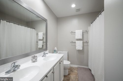 6940 Lerwick Ct, Alexandria VA  22315-5717 exterior