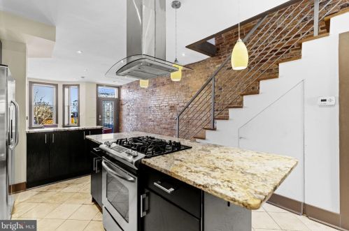 706 4th St, Washington DC  20003-4205 exterior