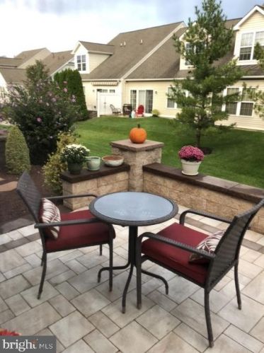 49 Falcon Ct, Trenton NJ 08690-2466 exterior