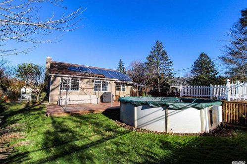 28 Cottonwood Dr, Commack NY 11725-2422 exterior