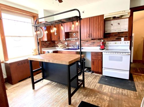 1985 Muskego Ave, Milwaukee WI 53204-3600 exterior