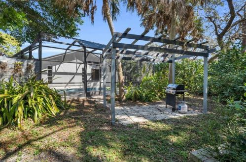 155 Old Tamiami Trl, Naples FL 34110-1170 exterior