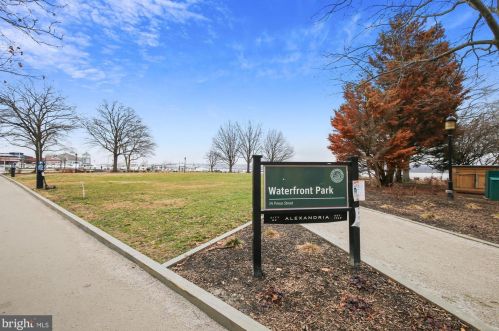 1125 Royal St, Alexandria VA 22314-4310 exterior