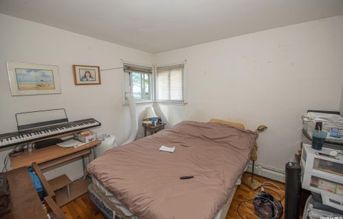 23 Simon St, Babylon NY  11702-2325 exterior