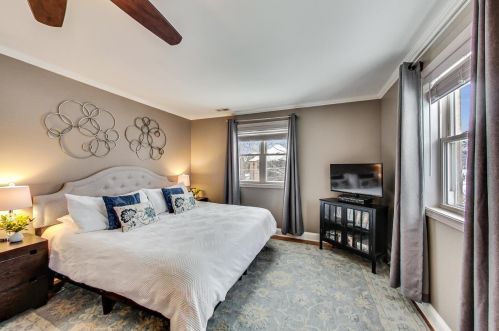 6098 Caldwell Ave, Chicago IL 60646-4111 exterior