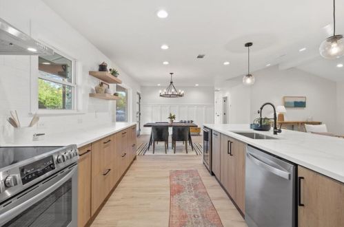 5006 Buffalo Pass, Austin TX 78745-2832 exterior